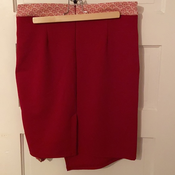 Red patterned midi skirt, asymmetrical hem, size 8 - Picture 2 of 5